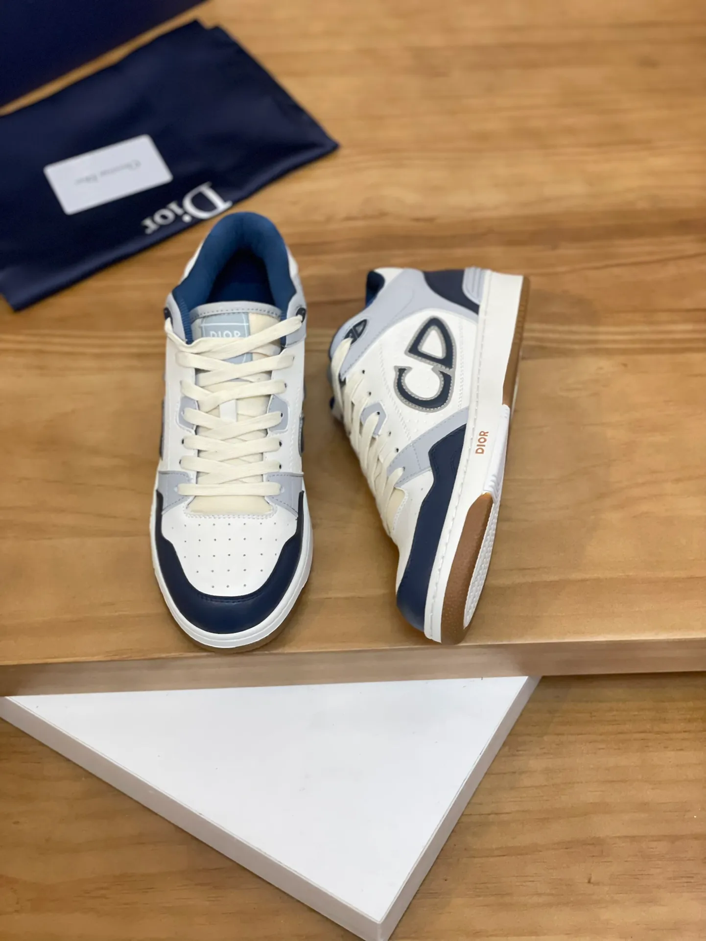 Men's shoes: 💰P440¥ Product trademark: Dior* "Dior*" high-top casual shoes Regular size: 38-44 (can be customized to 45.46) Product materials: Upper imported cowhide stitched with original fabric, breathable lining, original outsole. Number: 1006